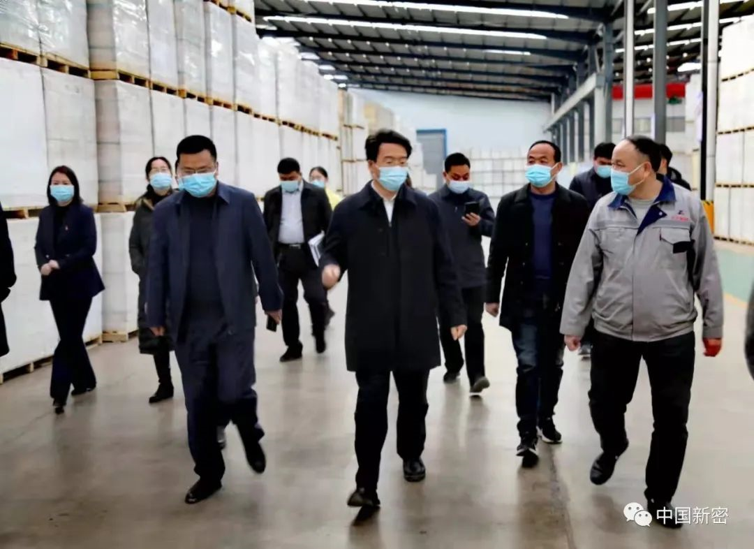 新密市市委副書記、市長(zhǎng)程洋調(diào)研新密市正興耐火材料有限公司，送服務(wù)強(qiáng)信心，沖刺首季“開門紅”！
